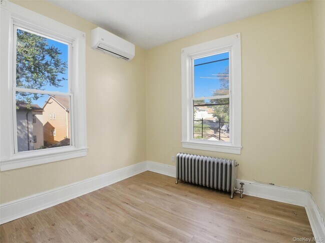 Building Photo - 406 S 3rd Ave