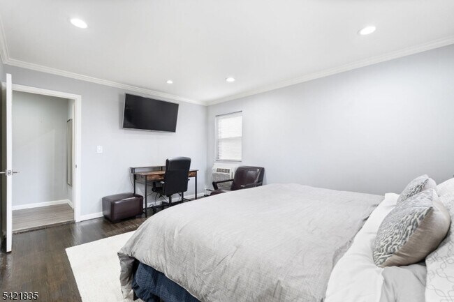 Building Photo - 401 US-22