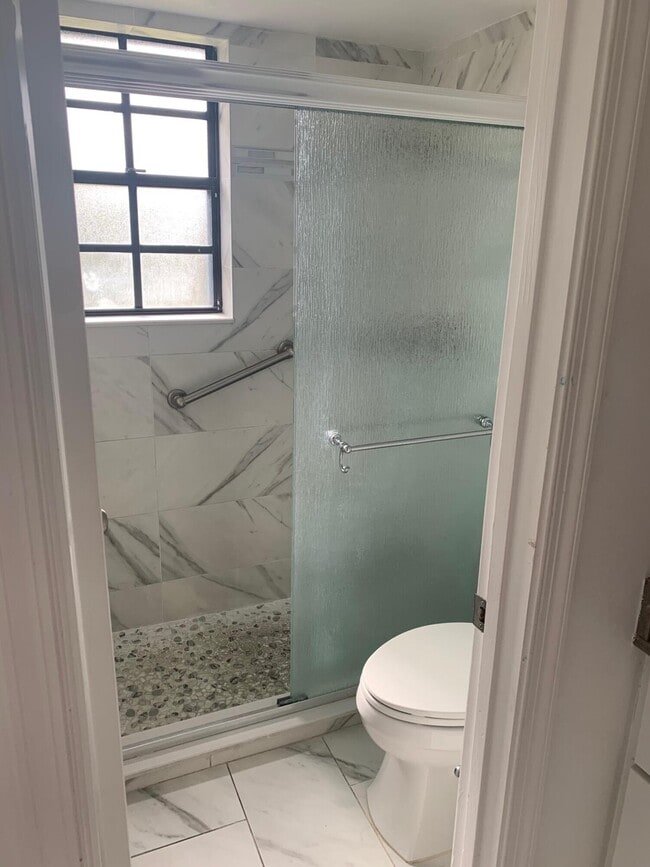 Building Photo - 4688 Oak Terrace Dr