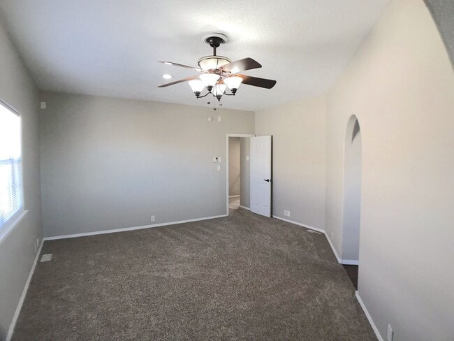 Building Photo - Stunning 4 bedroom in La Cueva area. Spacious layout. Refrigerated air! Extra Space!