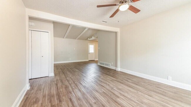Building Photo - 1406 Ridgecrest Dr