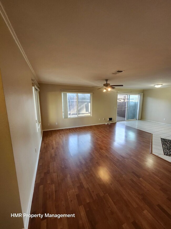 Building Photo - Beautiful 3 bedroom Condo