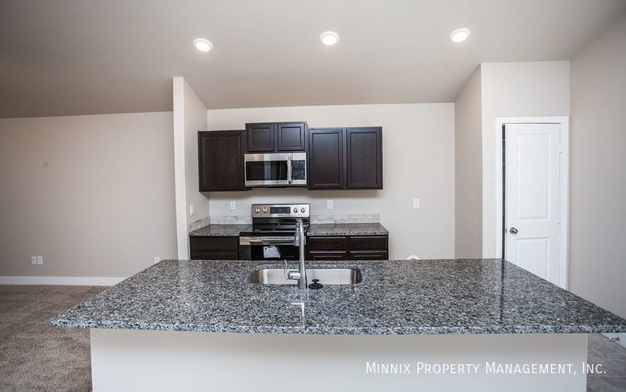 Building Photo - 10408 Winfield Ave