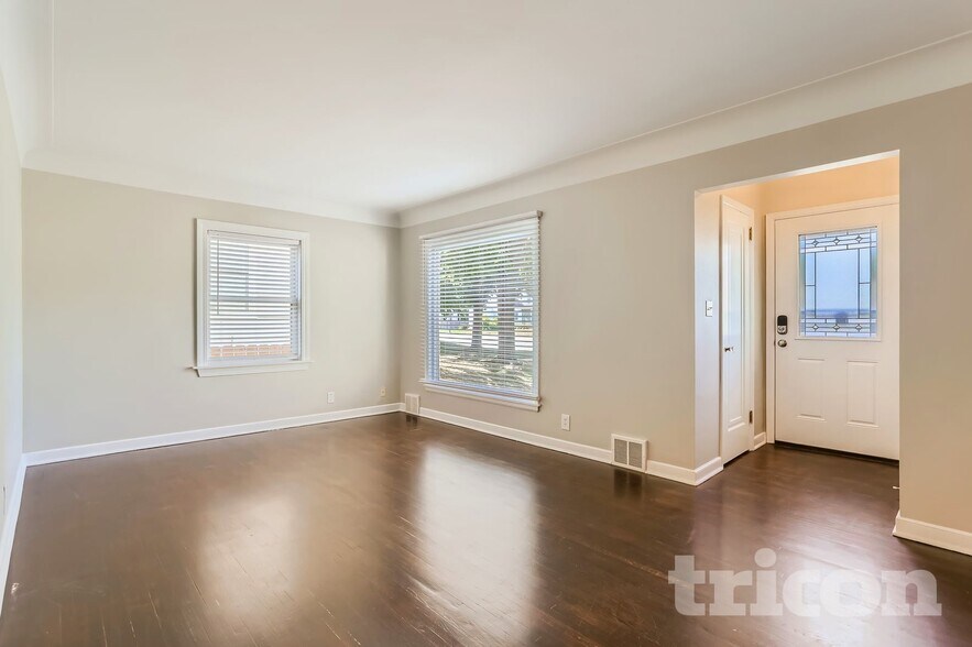 Building Photo - 2833 Louisiana Ave S