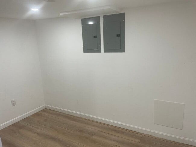 Building Photo - 205 Ives St