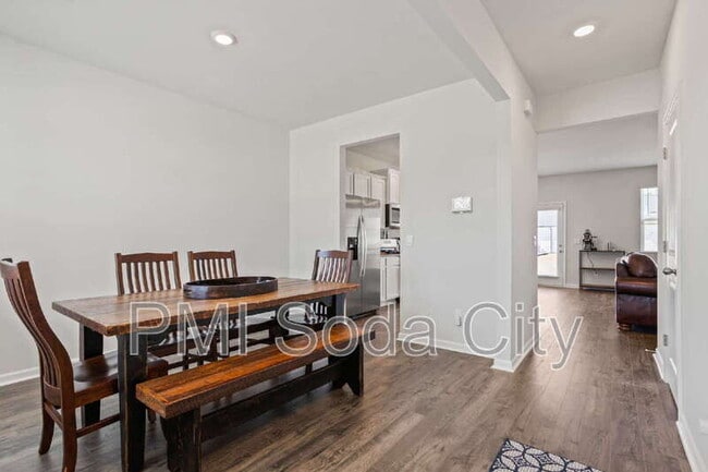 Building Photo - 626 Quartz Ln