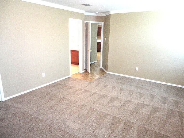 Building Photo - 9029 Quarter Horse Ln