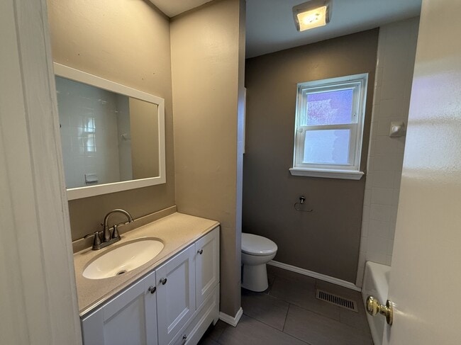 Building Photo - 714 E Beaver St