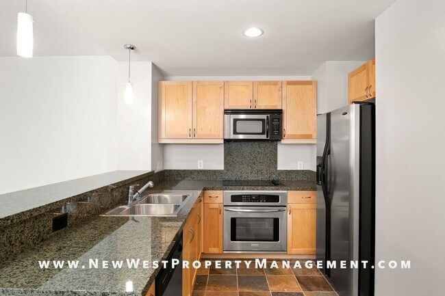 Building Photo - Spacious East Village Penthouse Studio at Metrome! Small Pet Ok! 1 Parking Space Included!