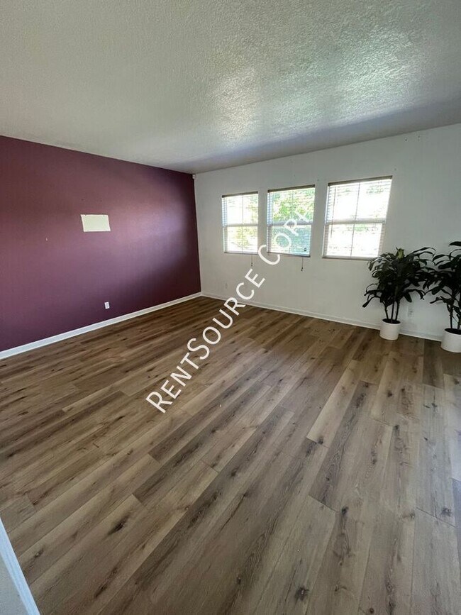 Building Photo - 37515 Limelight Way