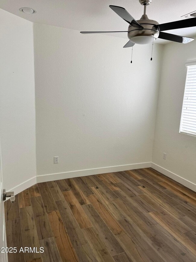 Building Photo - 2877 E Terrace Ave