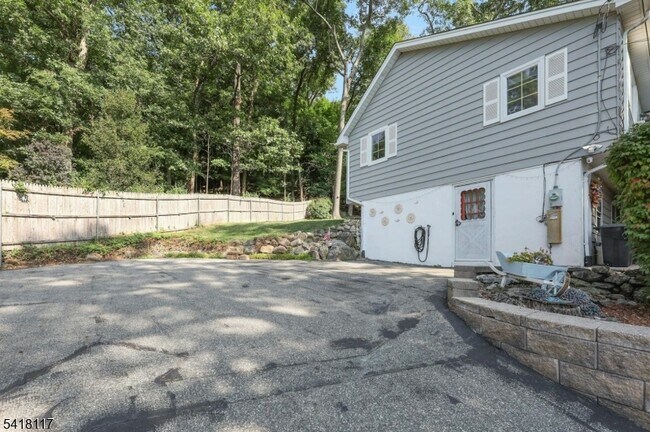 Building Photo - 336 Lakeview Ave