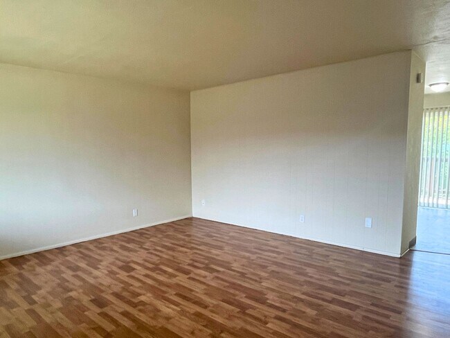 Building Photo - (WLO) Remodeled 2 Bed/1 Bath close to campus