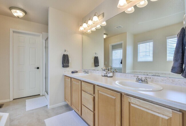 Building Photo - 2 Bedroom 2 Bath home in Observatory Village