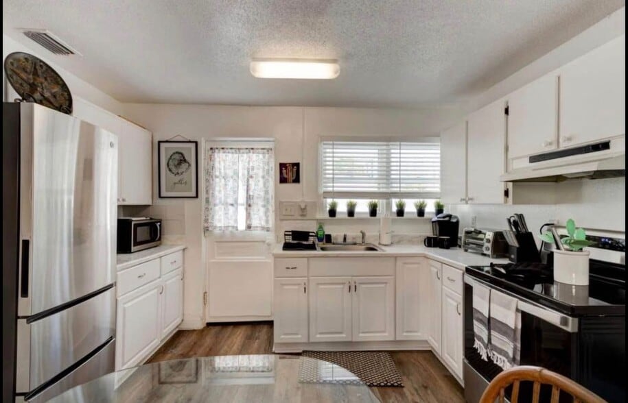 Building Photo - 118 Pierce Ave