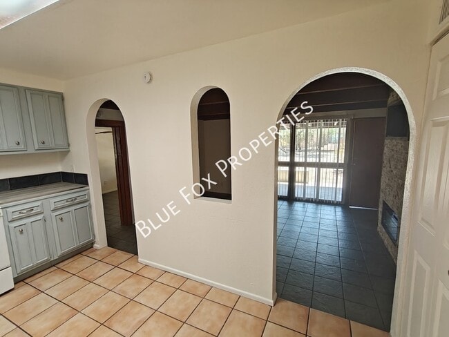 Building Photo - 275 E Norma Ln