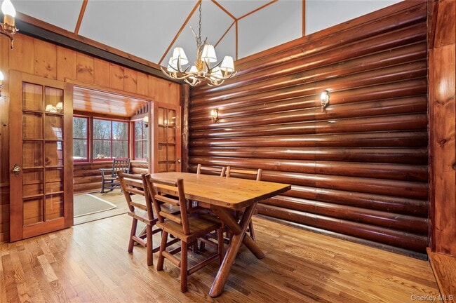 Building Photo - 6 Alpine Rd