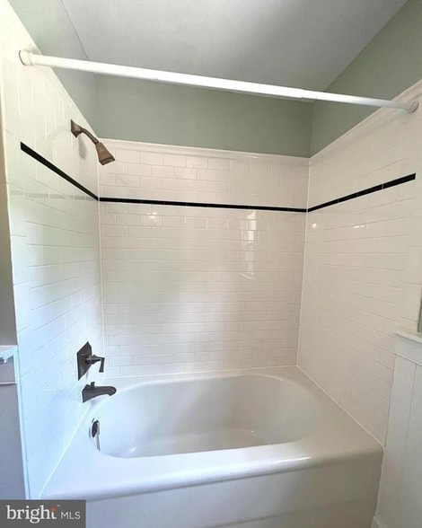 Building Photo - 10512 Norman Ave