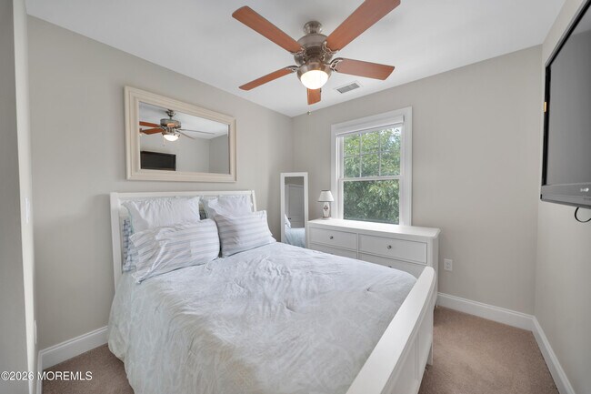 Building Photo - 302 Villa Dr