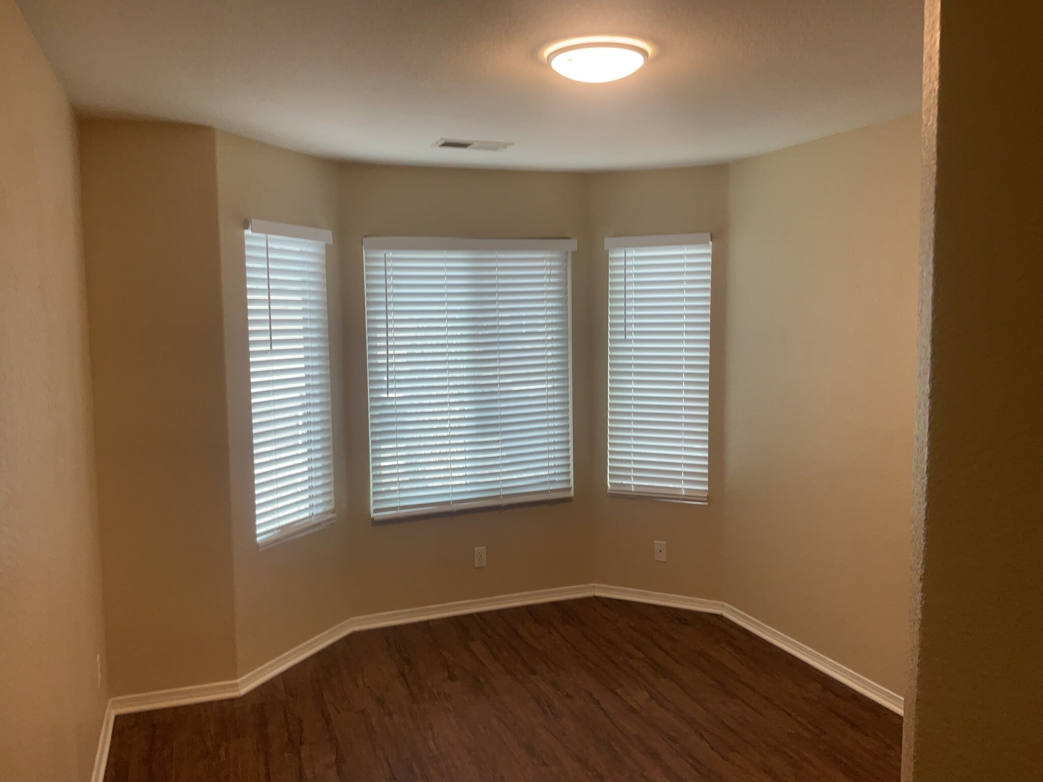 Building Photo - 736 Autumn Meadows Dr