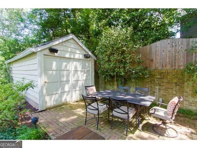 Building Photo - 1916 Greystone Rd NW