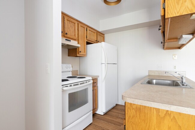 Building Photo - 16446 Clarkson Dr