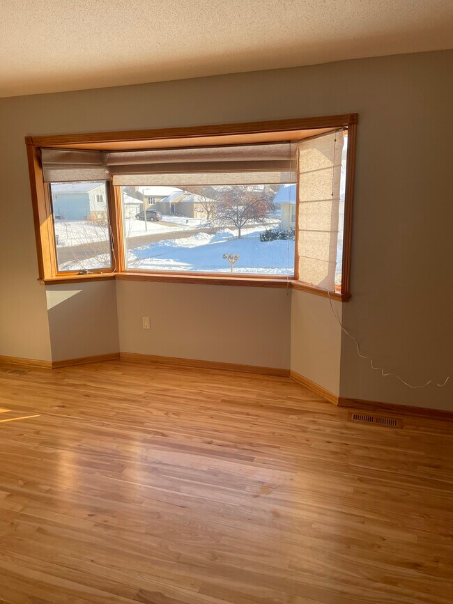 Building Photo - 3991 Whiting Ln