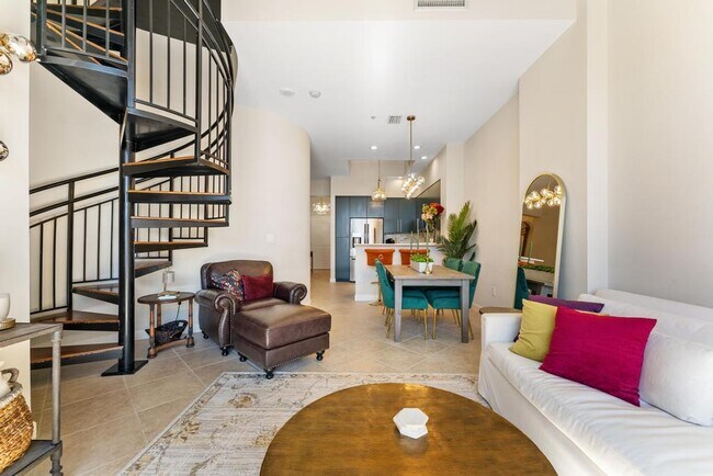 Building Photo - 801 S Olive Ave