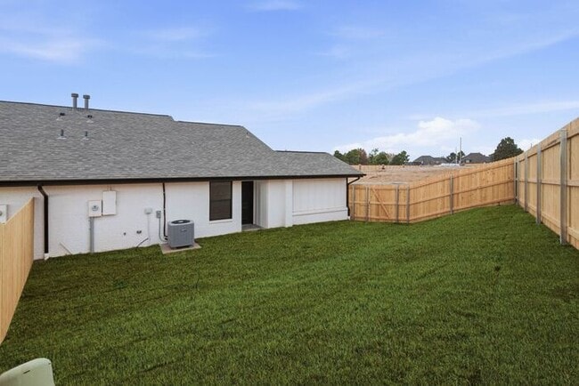 Building Photo - Move In Special! Lawn Care Included! Fully Remodeled 2/1/1