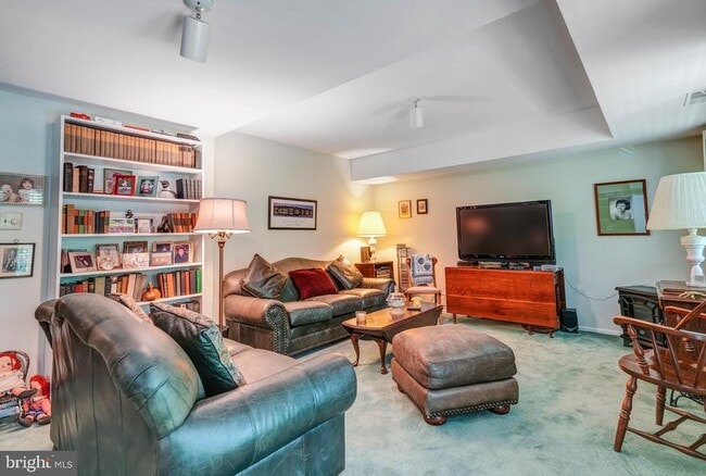 Building Photo - 71 Amity Dr