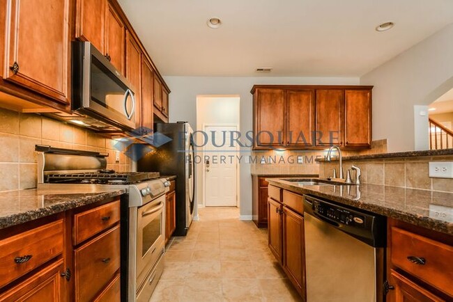 Building Photo - Townhome | 3rd Floor Bonus Room | Fenced Y...