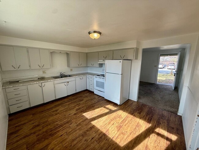 Building Photo - 3 Bedroom, 1 Bath Ranch Home in Northwest ...