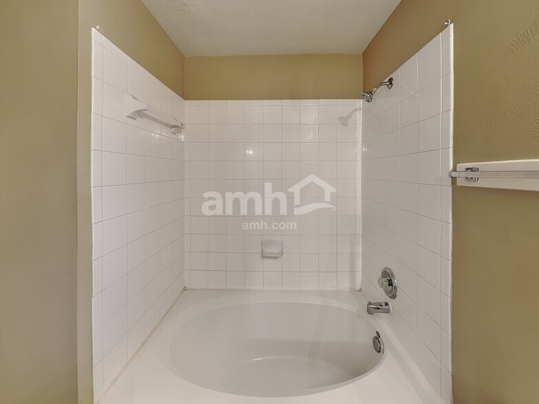 Building Photo - 7407 Tonsley Springs Dr