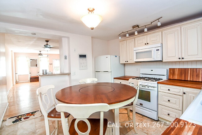 Primary Photo - 821 Almond St