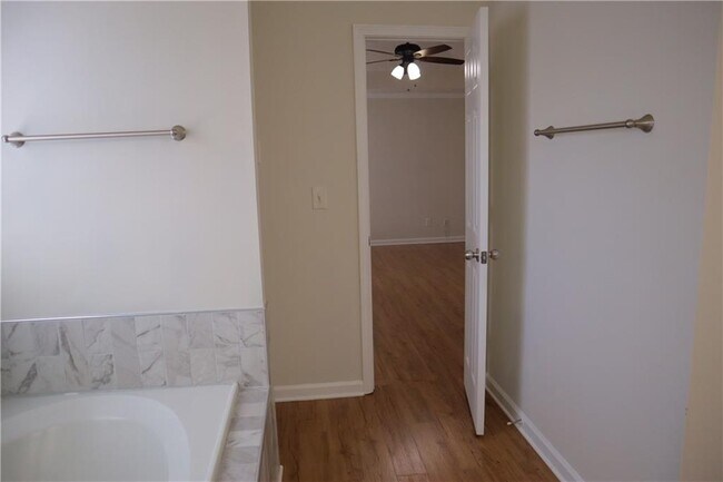 Building Photo - 2079 Riverlanding Cir