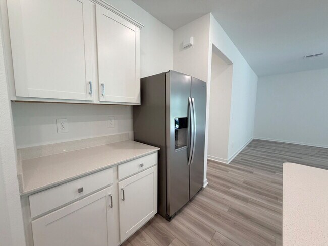Building Photo - 3935 Big Sky Dr