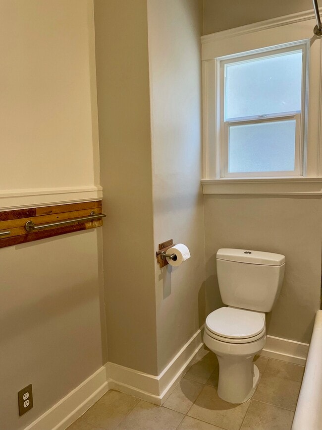 Building Photo - 482 38th St