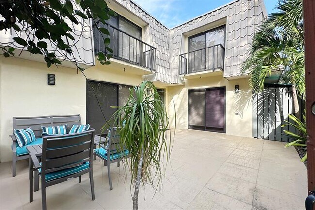 Primary Photo - 1700 Embassy Dr