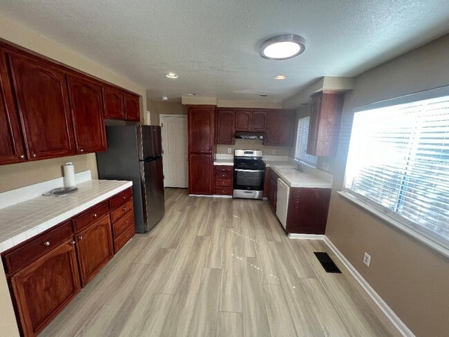 Building Photo - 5016 Perry Way