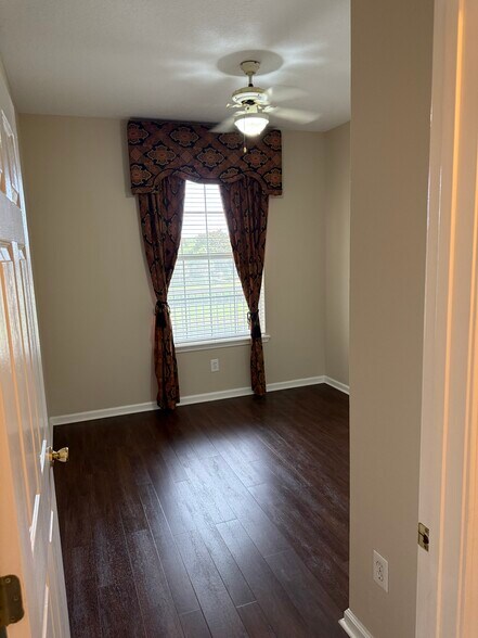 Building Photo - 7801 Point Meadows Dr
