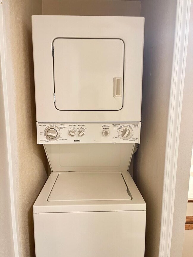 Building Photo - 10610 S 48th St