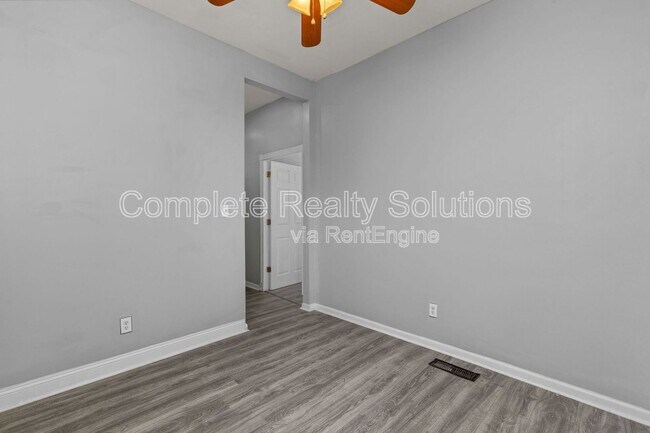 Building Photo - 5866 Etzel Ave