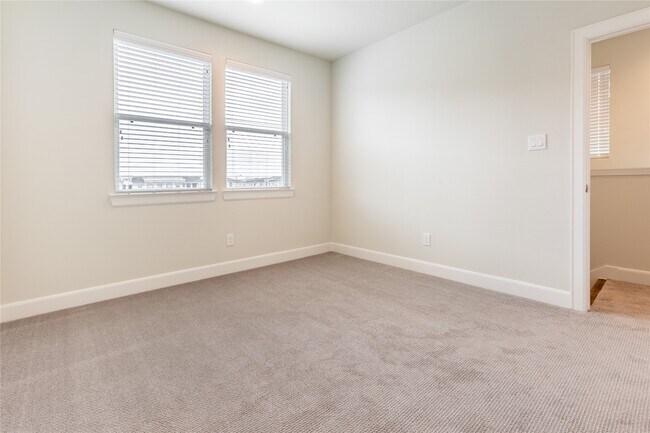 Building Photo - 2802 Grand Fountains Dr