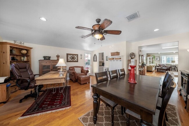 Building Photo - 4571 Canoga Dr