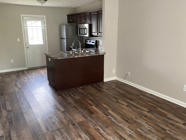 Building Photo - Fern Creek Home