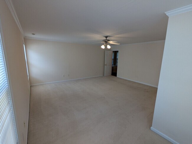 Building Photo - Spacious 4-Bedroom, 3-Bath Home in Parkside!