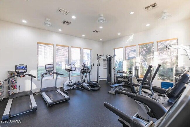 Building Photo - 15221 N Clubgate Dr