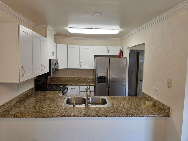 Building Photo - Renovated downstairs 2 bedroom 1 bath cond...