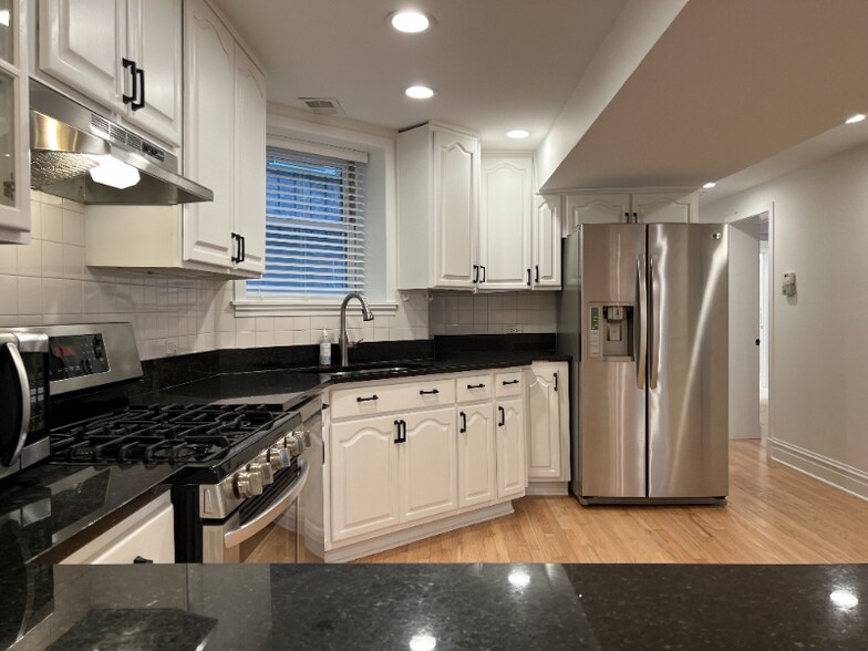 Building Photo - 2556 N Kedzie Blvd