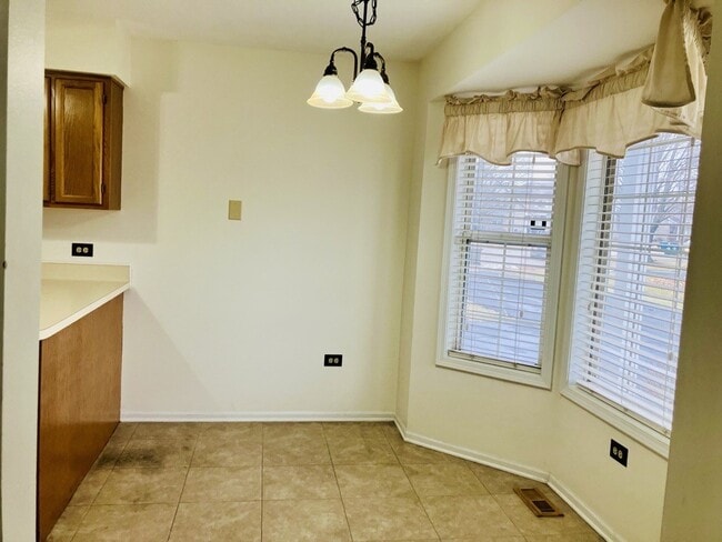 Building Photo - 3524 Willowview Ct